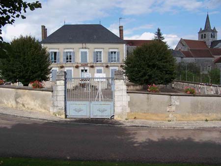 La mairie de Saint-Cyr-les-Colons
