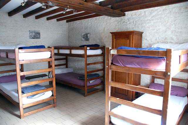 Gîte communal de Saint-Cyr-les-Colons, vu sur une chambre 2