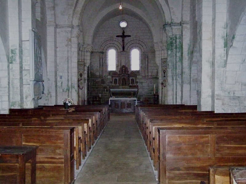 vue intérieure de l'église de Saint-Cyr-les-Colons