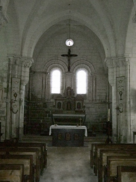 vue intérieure de l'église de Saint-Cyr-les-Colons